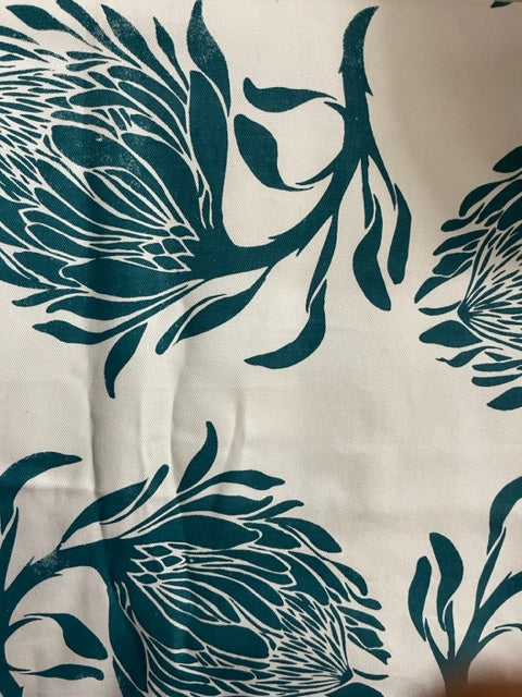 STOWE & SO TABLE CLOTH. KING PROTEA IN BLUE ON WHITE.