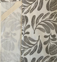 Load image into Gallery viewer, Flower Tea towel set
