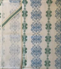 Load image into Gallery viewer, Stripe Flower Tea Towel set
