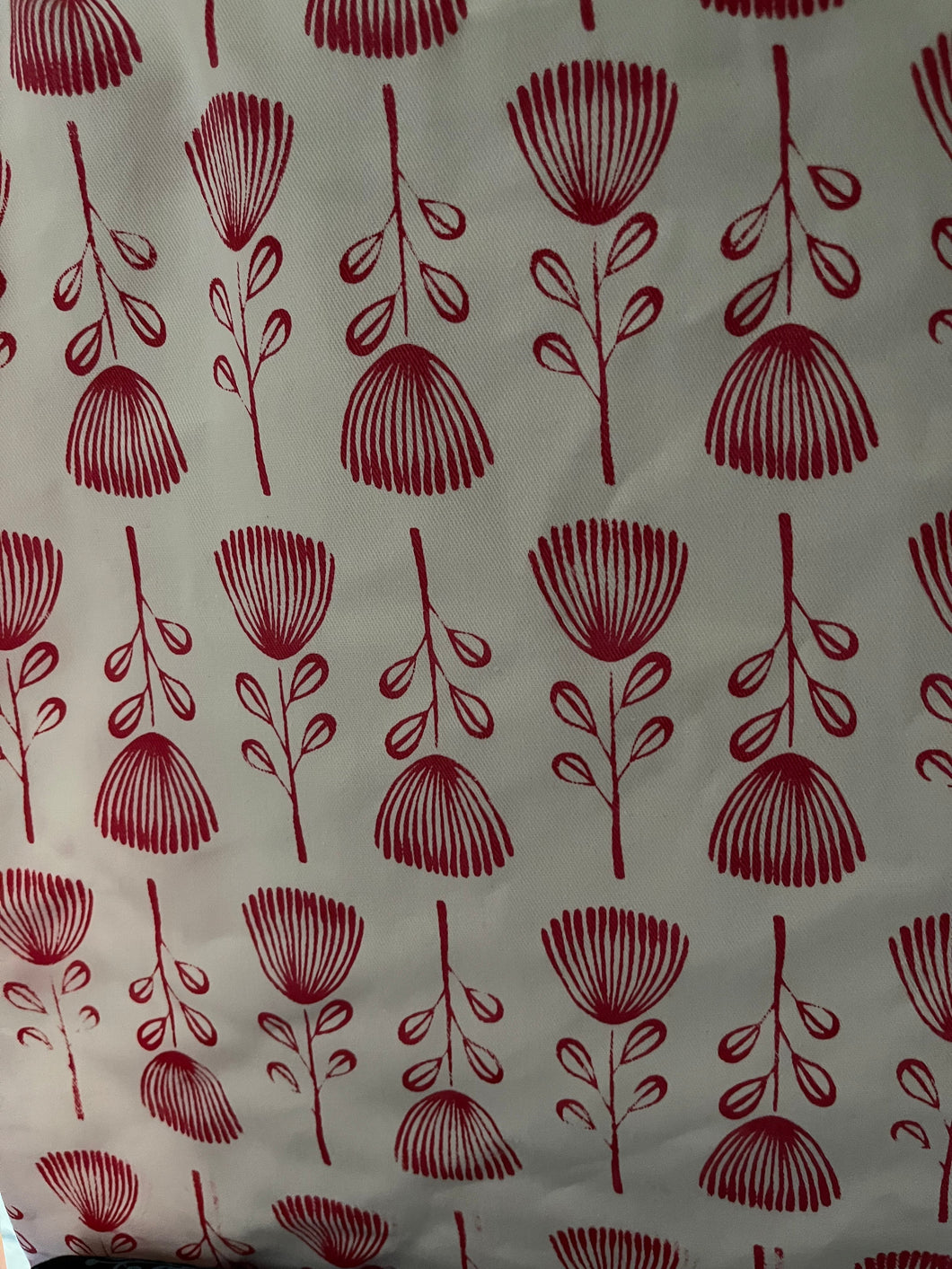 3m Stowe & So Table Cloth. Pin Cushion Protea in Red on White.